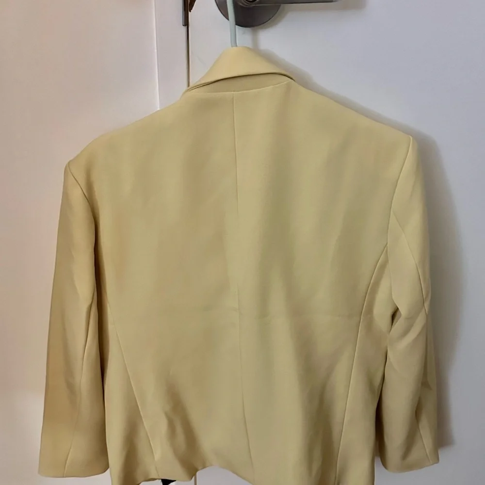 Yellow blazer - Picture 2 of 5